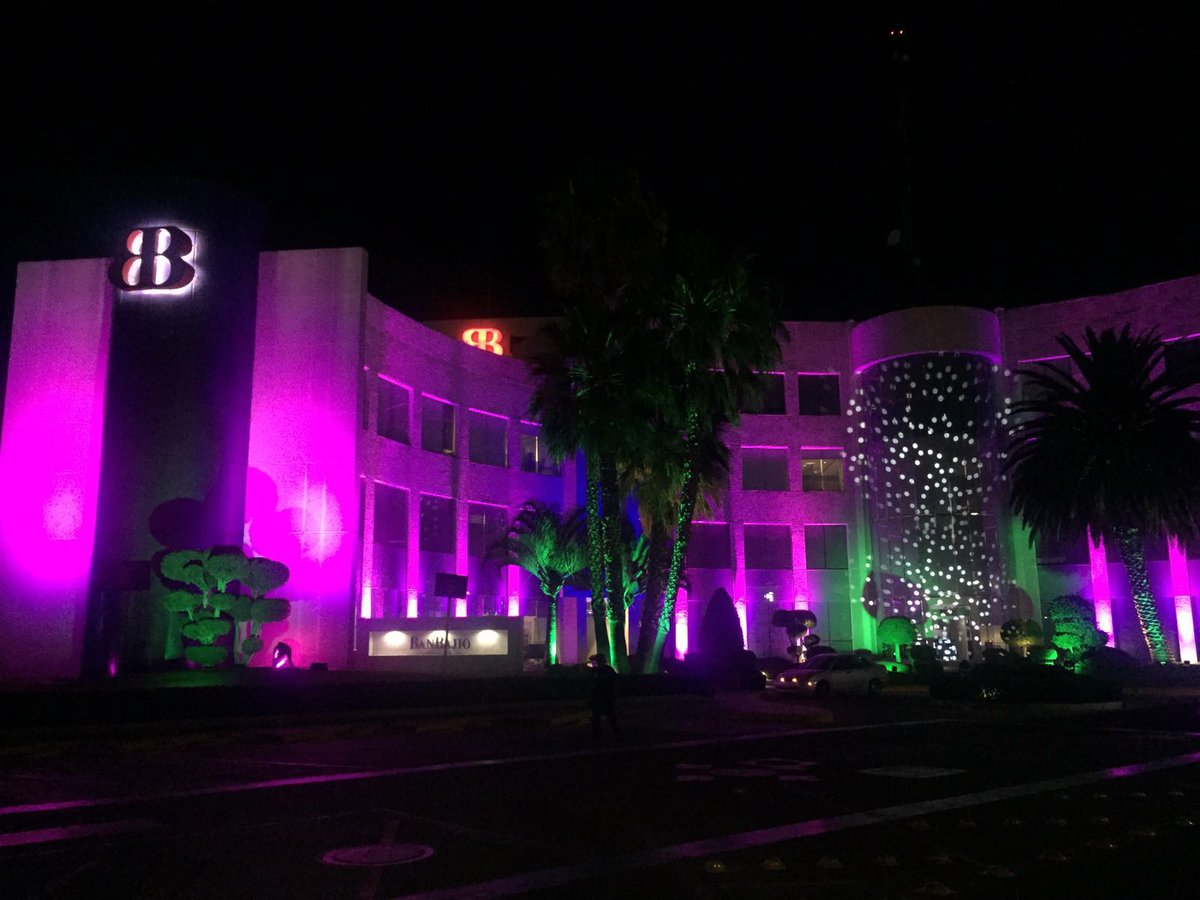 castromorajc's tweet image. #felicidades #visualshot #SLP por iluminación previa a la apertura de @BANCOBAJIO  en el @bonitoleongto @eventos