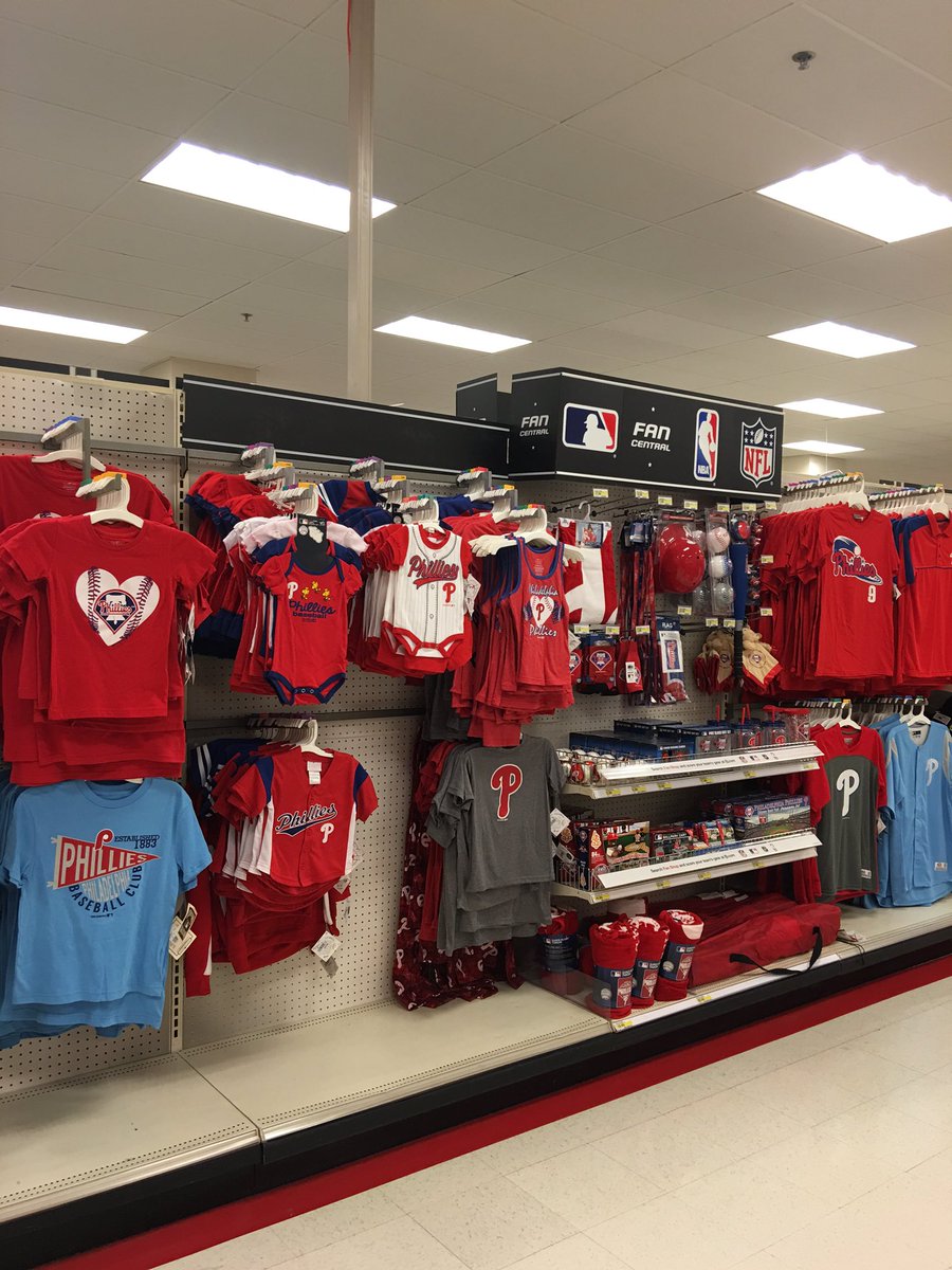 iCreate4Target's tweet photo. Sports fans head over to Springfield Target #T1136 and shop 🙌🏾 #fancentral #VMTL #Target #VML https://t.co/1hlR40xJN2