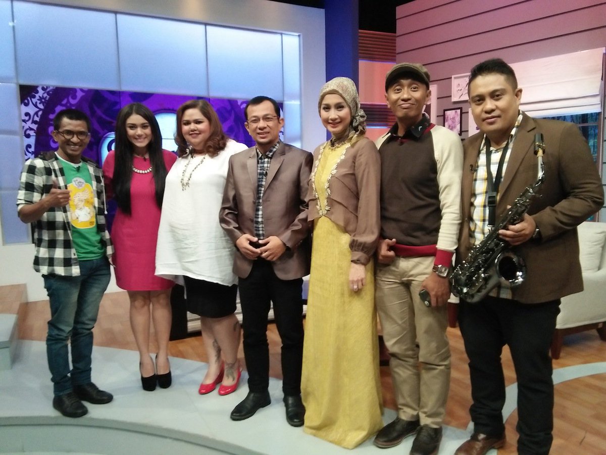 CeritaHatiTV's tweet photo. Besok ada @thalitalatief dan @jelitaramlan yg percaya diri dengan kondisi fisik mereka. Jam 10.00 WIB di @KompasTV https://t.co/dKhYQvpH20