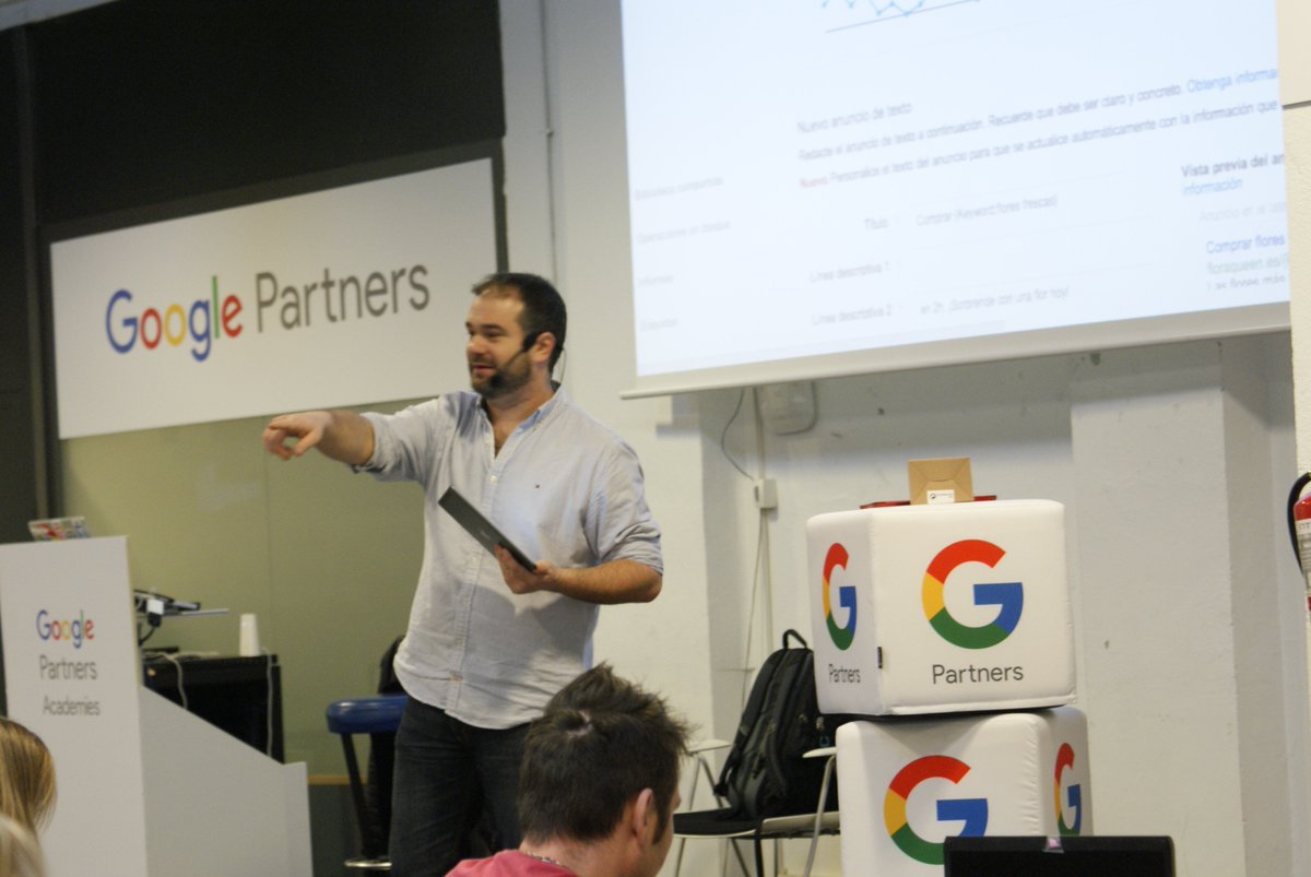 GarAJE_Madrid's tweet image. #ahoraengarAJE @runical nos enseña el reconocimiento de imágenes con #GoogleVisionApi en #googleacademies