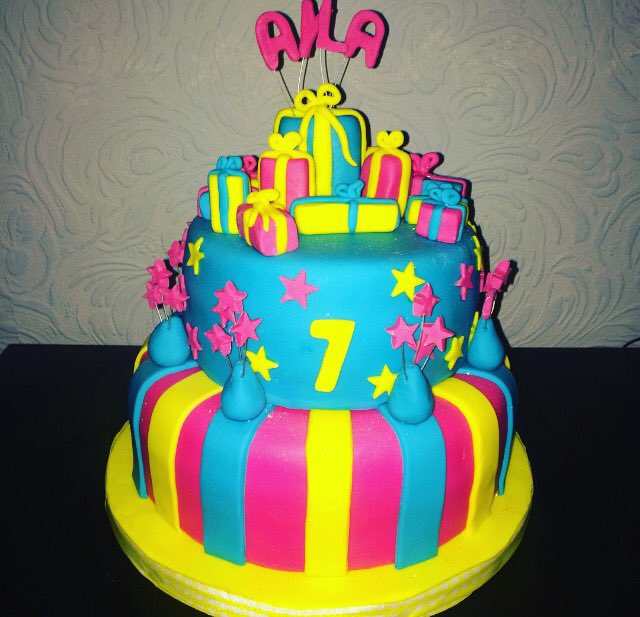 Shareenyp's tweet photo. Some more weekend bakes #cake #funky #cakedesign #mamascustomcakes #birthday #events https://t.co/Bje976KYaU