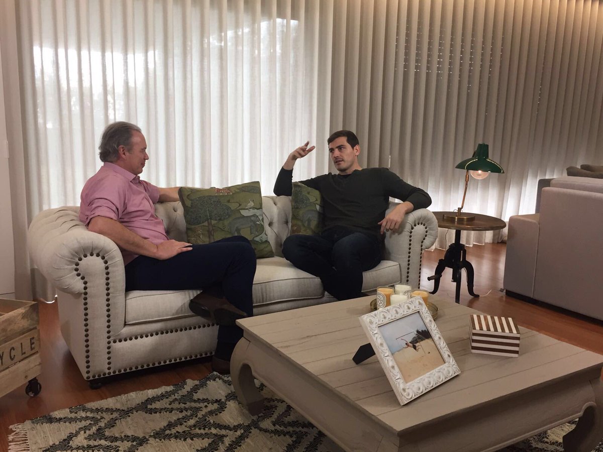 IkerCasillas's tweet photo. Esta noche en @La1_tve estaré con @BertinOsborne, una gran charla entre amigos! @enlatuyaolamia #BertíneIker https://t.co/w3RvKkIfiA