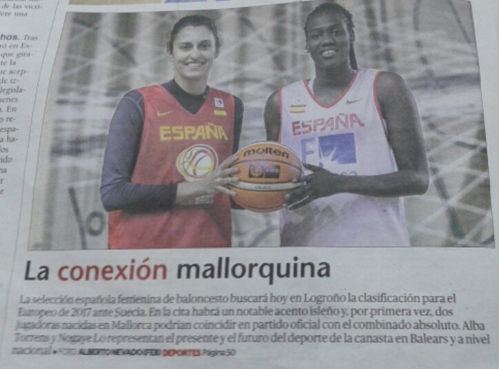 Histórica imagen hoy en <a href="/UHmallorca/">Ultima Hora Mallorca</a> @nogayelosilla y Alba Torrens. Dos mallorquinas con la #SelFEM <a href="/UniversoMujer18/">Universo Mujer 2018</a>