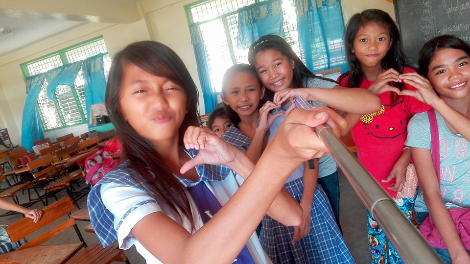 OsVeang's tweet photo. Taht's My bFF..
#heheheehhehe https://t.co/PXPav4RD4z