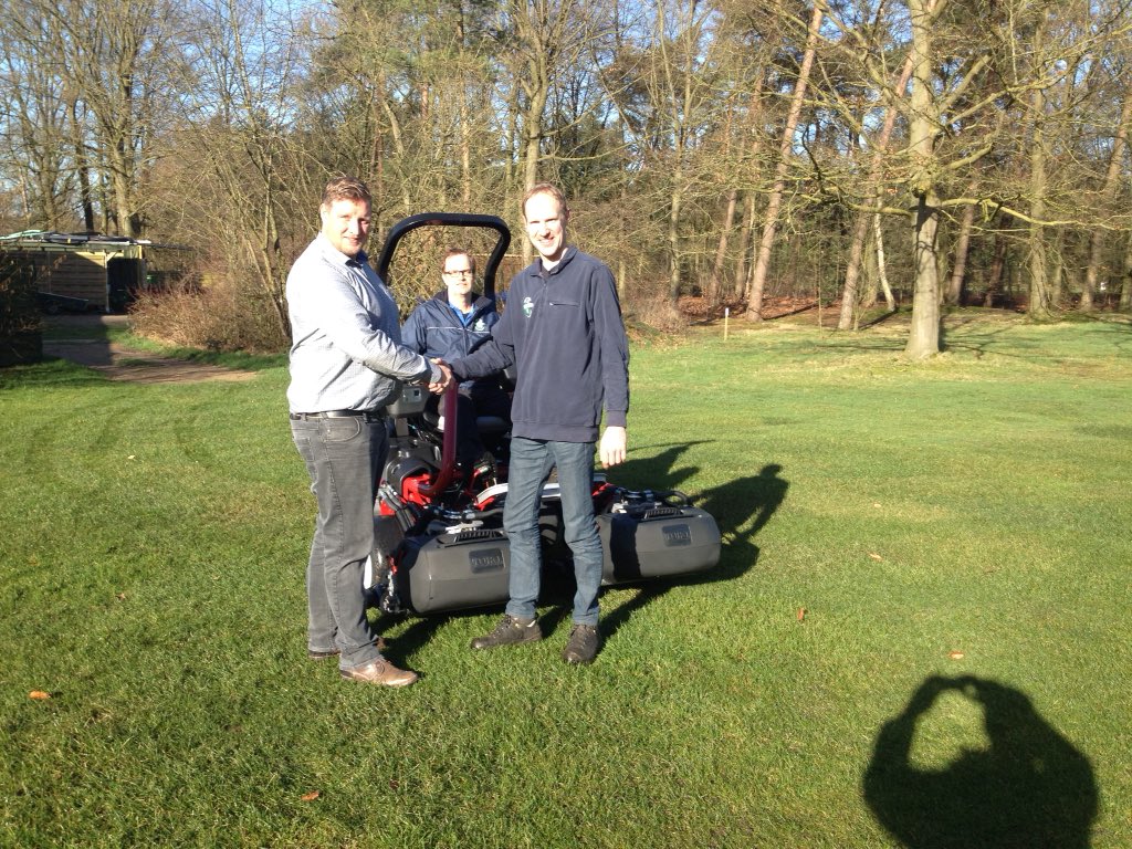 maartenvanheck1's tweet photo. @GCCDeGraafschap veel maaiplezier met de nieuwe 3400 greenmaaier @jeanheybroek @ToroGolf https://t.co/7BigC8J569