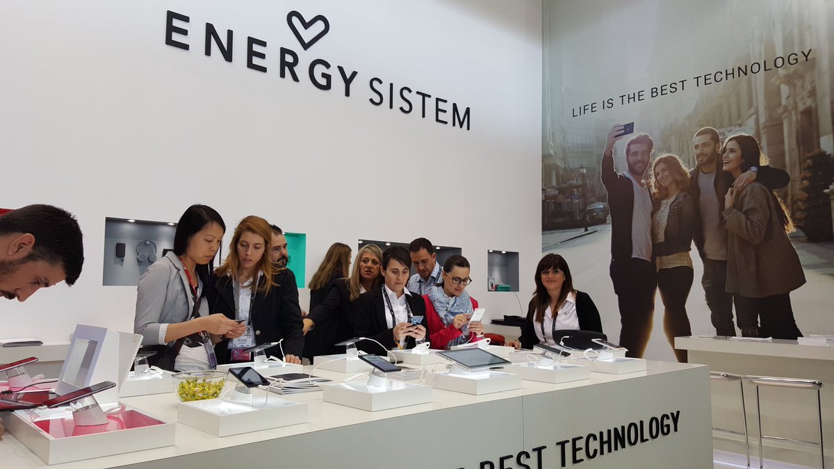LPenMWC's tweet photo. La empresa alicantina @EnergySistem con un magnífico stand en MWC presenta su línea de smartphones https://t.co/Ddw689buQJ