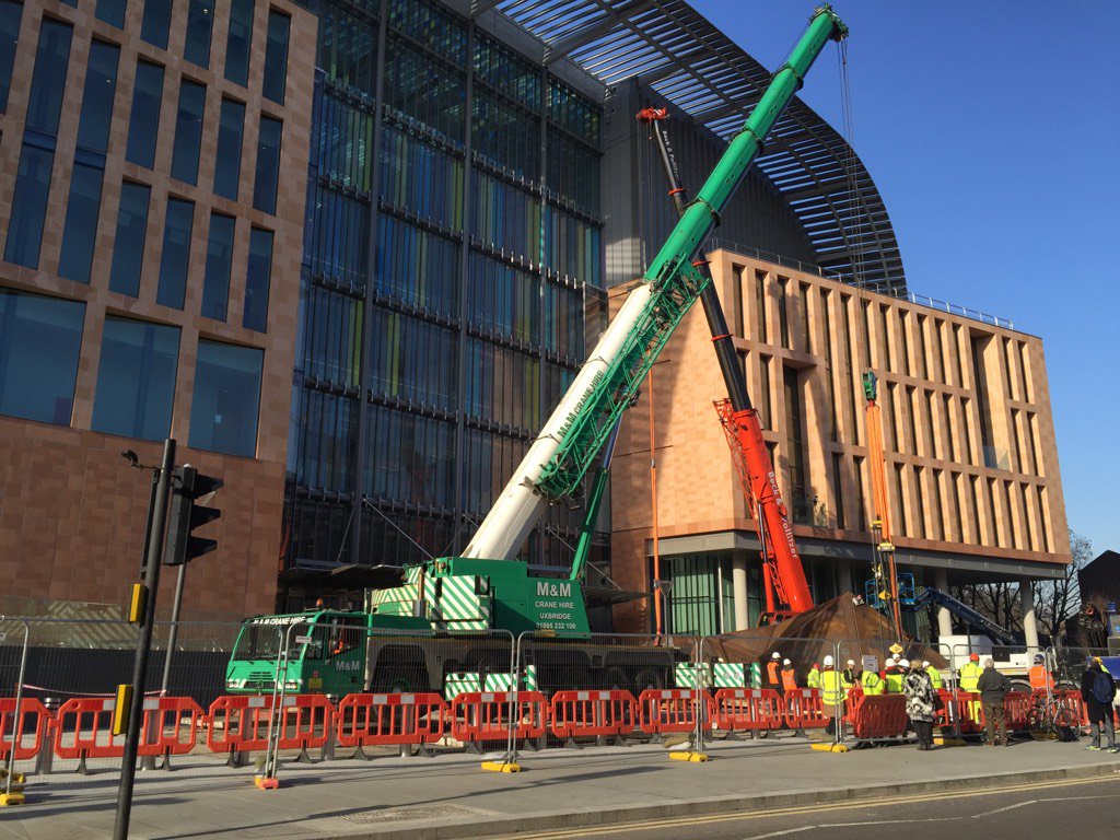 The Crick Institute gets a new statue today <a href="/TheCrick/">The Francis Crick Institute</a> 

#camden #stpancras