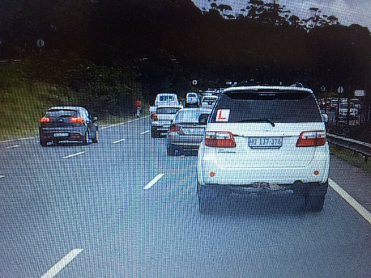 driving_sa's tweet image. Undertaking dangerously close to two cars @FatalMoves @baddrivingza @ItsYourDriver #roadrage #bmwdrivers