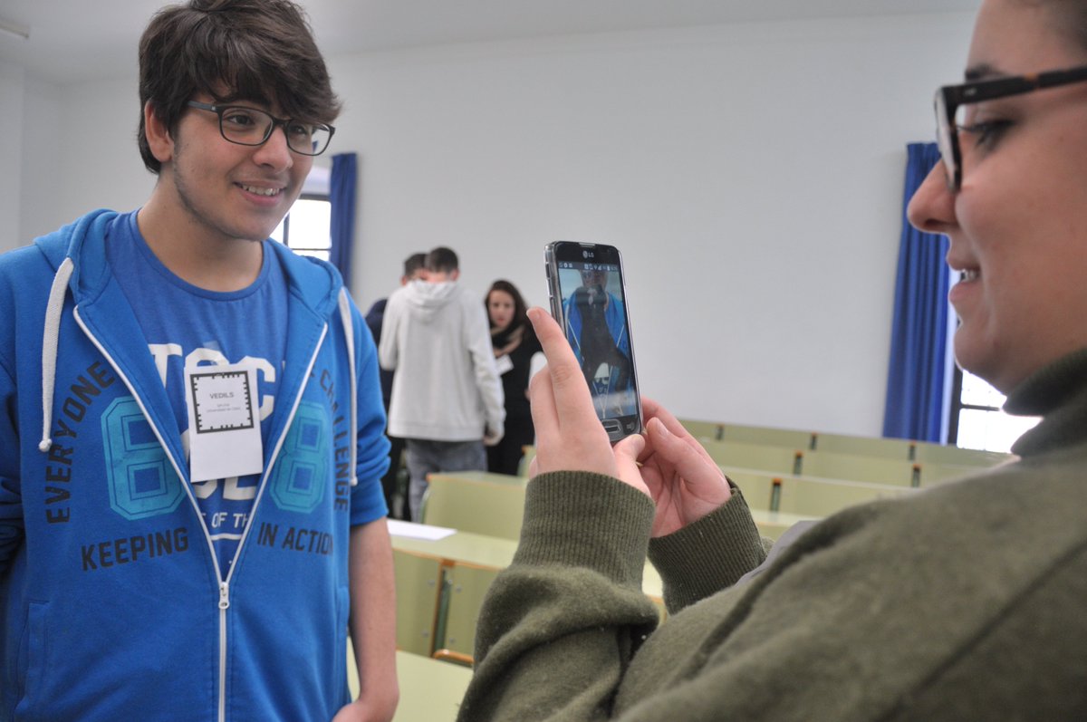 VedilsUCA's tweet photo. Wer bin ich en clase de @DeutschUCA con @yunusmina13 @iruizrube @jmiguelmota https://t.co/4oIgArVxN7