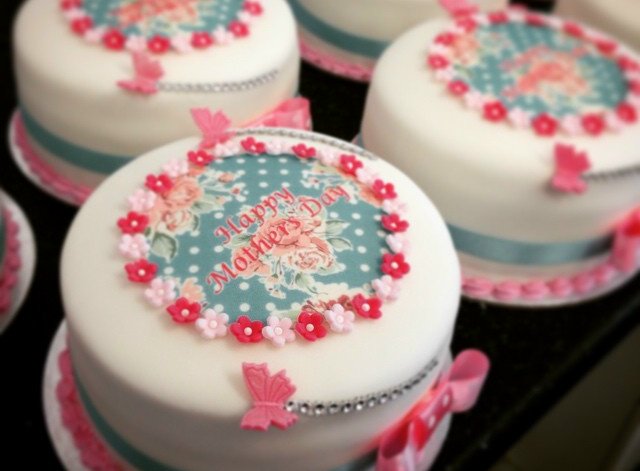 FlecksCakes's tweet photo. Order your mothers day cake online now from ONLY £12! #MadeToOrder #Personalised

https://t.co/wPfjXlsR0j https://t.co/QEtenIudDV