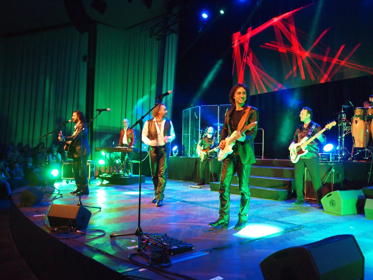 ItalianBeeGees's tweet photo. Tonight in Lüneburg (D) starts the second part of 'Massachusetts, The Bee Gees Musical' Tour 2016 //
xxx
IBG https://t.co/K1vYCITdp2