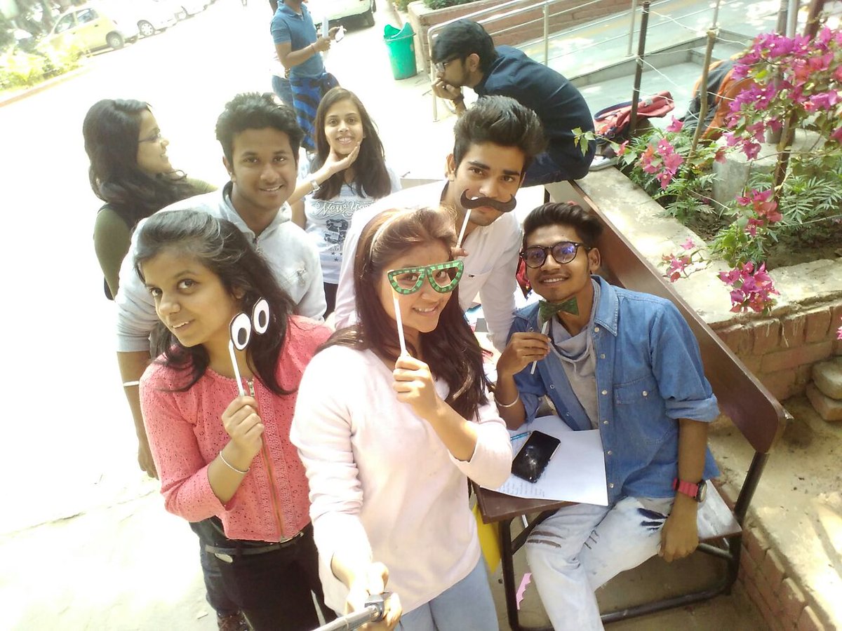 ravooo16's tweet photo. #internshipfun #WCFcare4Environment #WCF2016 #selfiecontest #cvscollege @nirmalmatella @drpoonamgulia @manasme ;-) https://t.co/h6hHKmFWX1