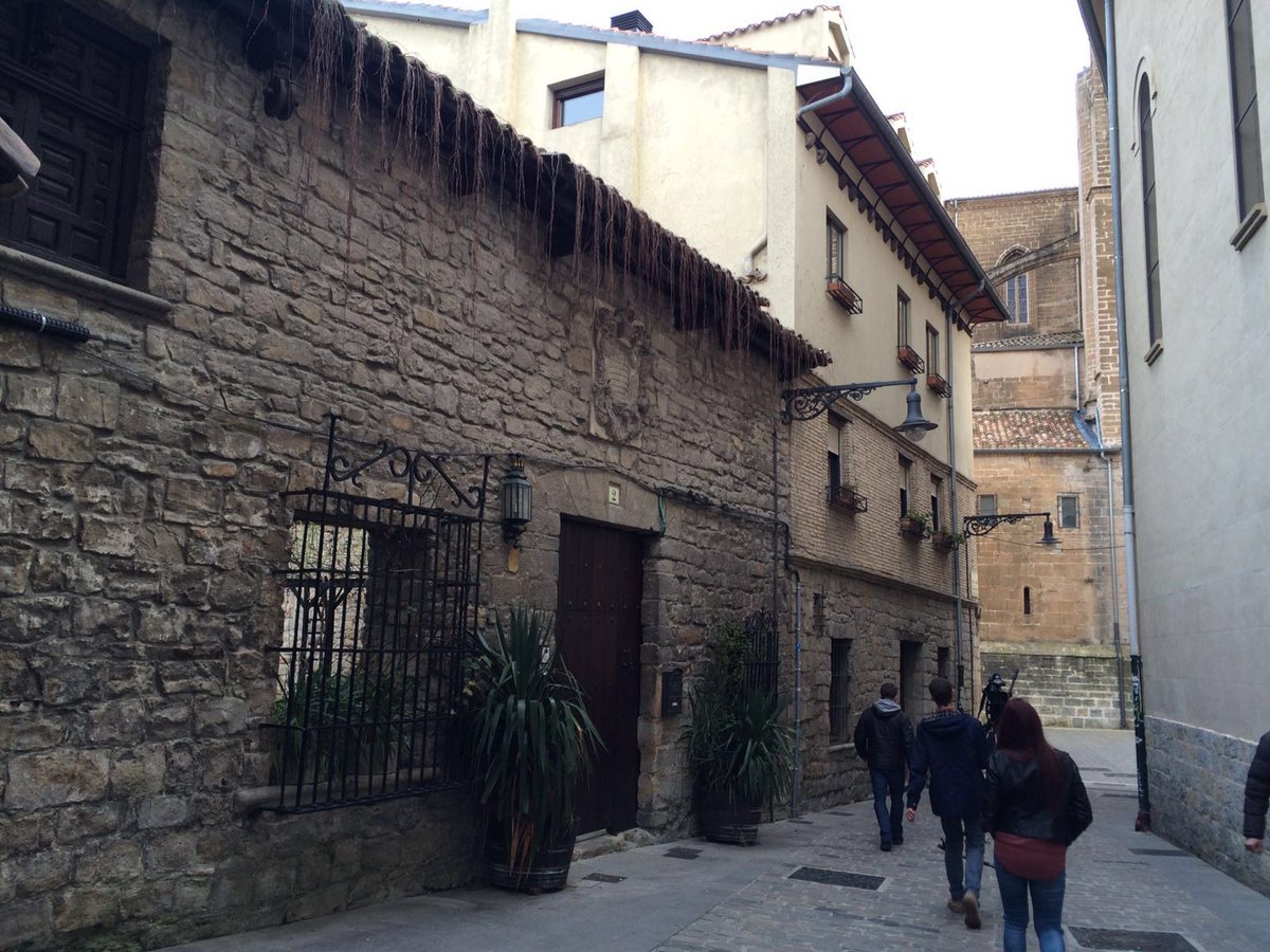 encontinuo's tweet image. Más y el pequeño Luca con su abuela.