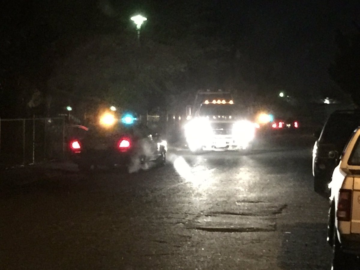 Sacnewsguy's tweet photo. Sheriff activity on Rockhurst Way in South Sacramento, no info yet 2 individuals out of 3 have been caught that ran. https://t.co/8GKfsexQu7