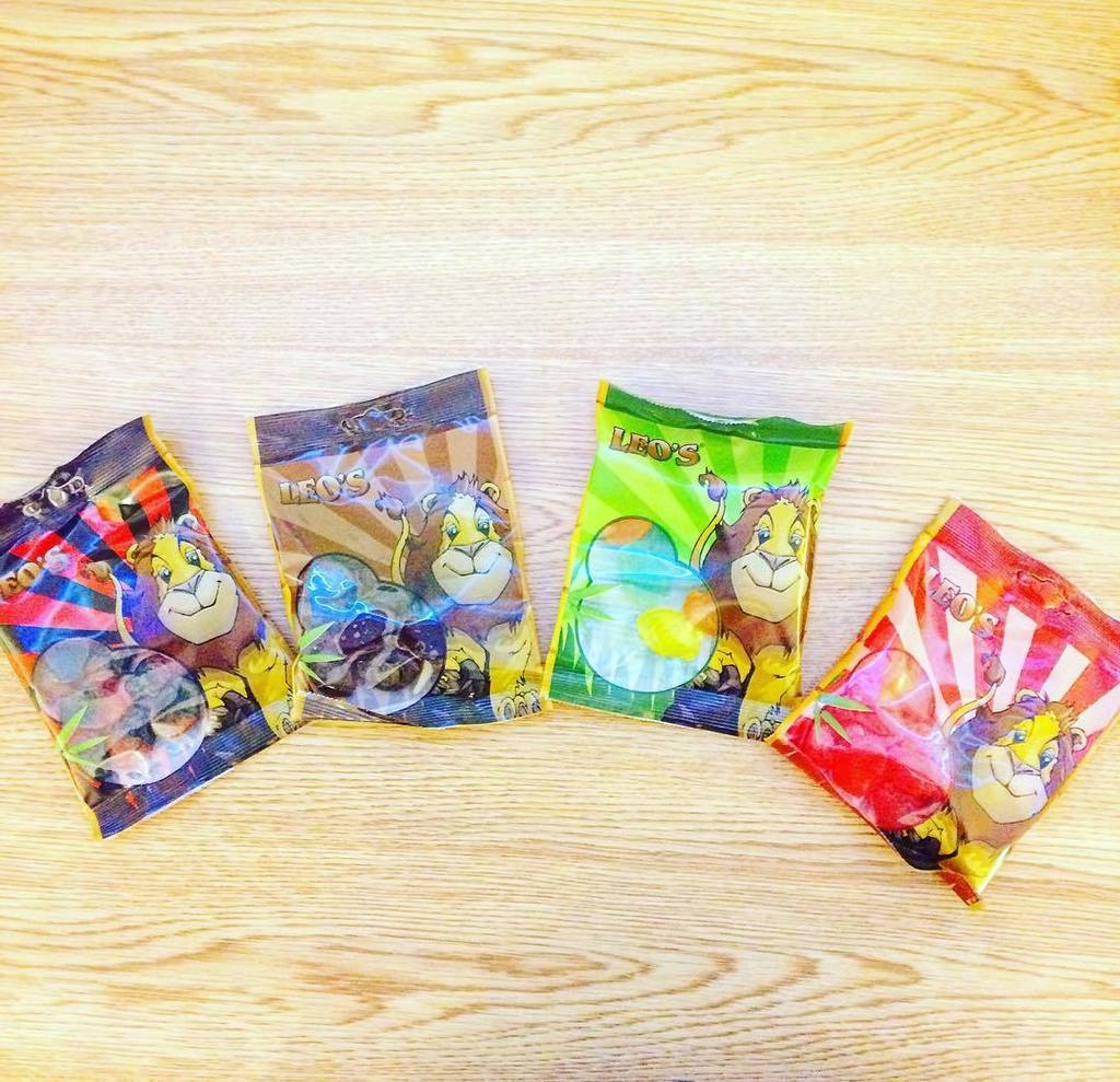 LeosLekland's tweet photo. Leo har fått in nya godispåsar i smakerna, hallon/lakrits, cola, fruktmix och jordgubb 🍭 de var smaskens hälsar Leo… https://t.co/WYjLOp86vP