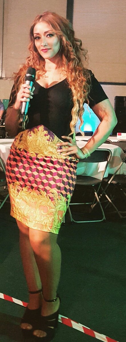 Irenechoudhury's tweet image. #ringsideinterviewer #versace #postfightinterview #boxingshow #boxing #boxers #boxingheads #loveboxing #lovemyjob