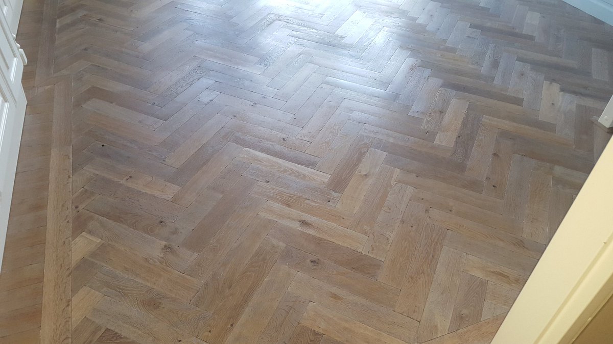 Verouderde en gerookte visgraat weer opgeknapt met het #bona deep clean system. En weer netjes in de olie