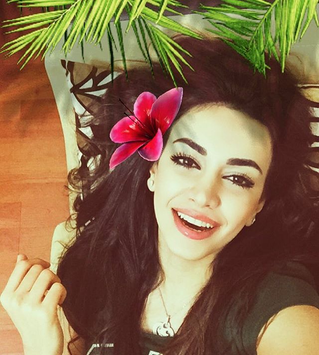 Merhaba ben eski brezilya dizilerinden fırlayan annemizin en sevdiği marimar ım !