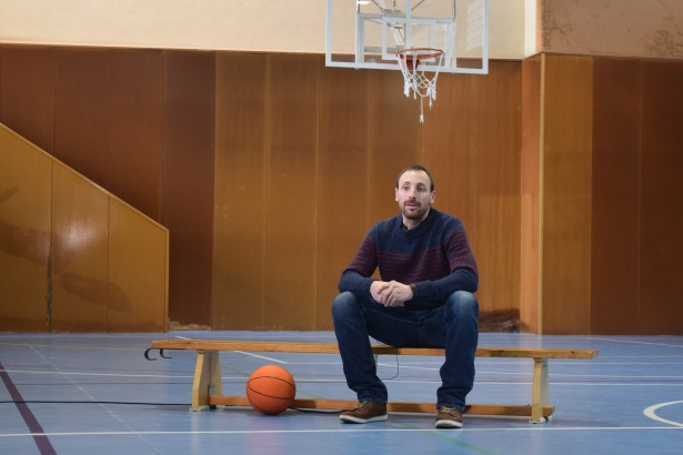totsantcugat's tweet photo. . @tronox1313 és el nou tècnic del sènior B femení de bàsquet de la @UESC_SantCugat https://t.co/XJAAv5drQB https://t.co/JhbAylLyWB