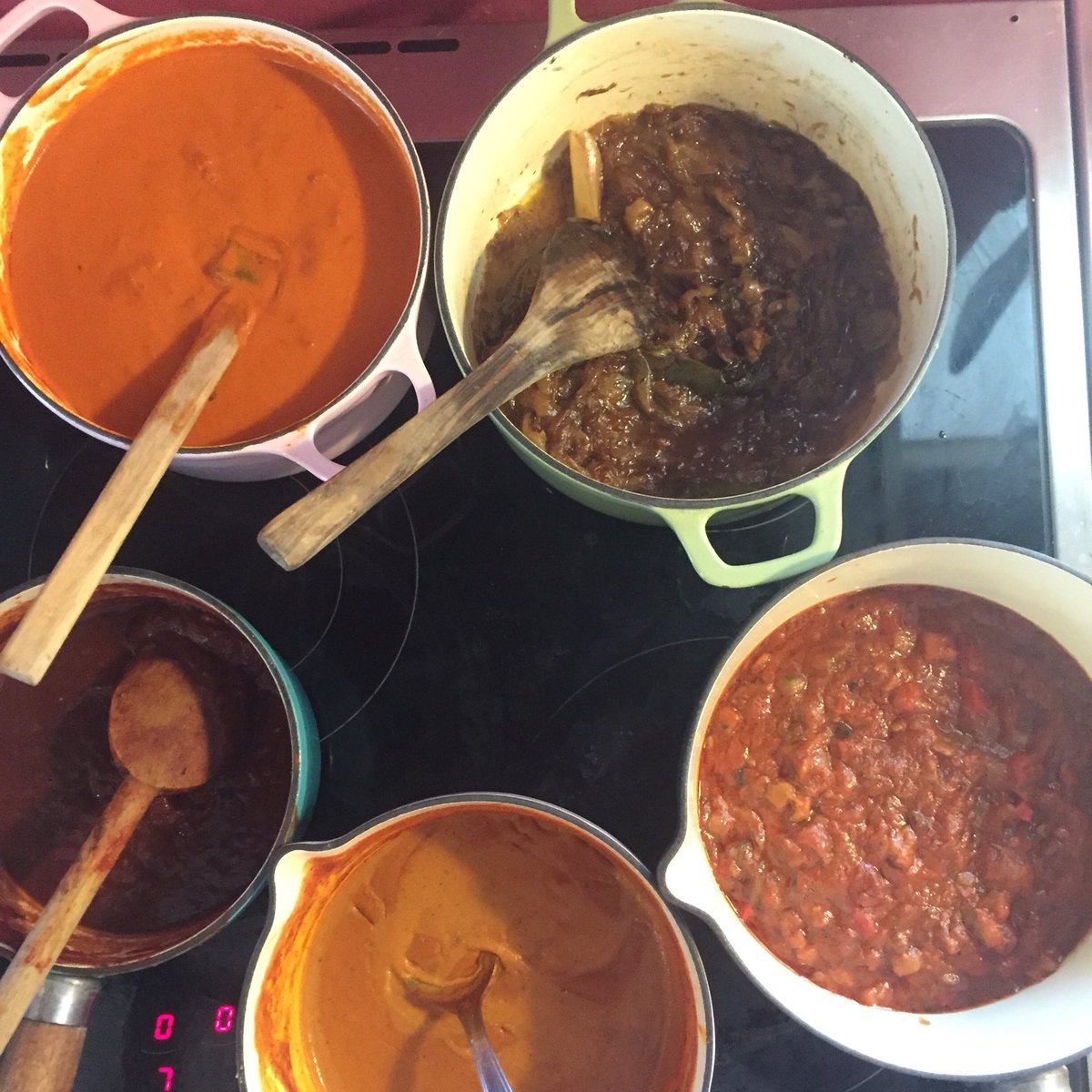 YvanCadiou's tweet photo. Préparatifs pour tests recettes avec nouveau client ce midi ! Je raffole de ce genre d'exercice ! #cuisine #provence https://t.co/WHexztYDtK