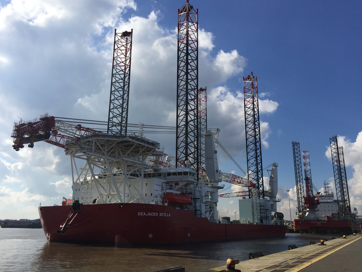 blairainslie's tweet photo. Wow the closer she gets the bigger you realise she is. Seajacks Scylla https://t.co/SjlVZh8cKH