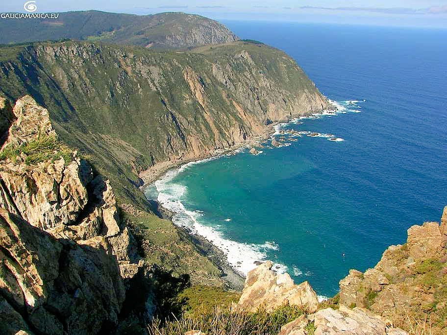A Capelada y sus acantilados, lugares así en el mejor lugar del mundo #Galicia <a href="/GaliciaMaxica/">Galicia Máxica</a> qué fácil presumir! 💙