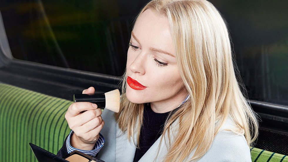 Does it set your teeth on edge or do you do it yourself? We explore a divisive tube issue stylist.co.uk/beauty/why-is-…