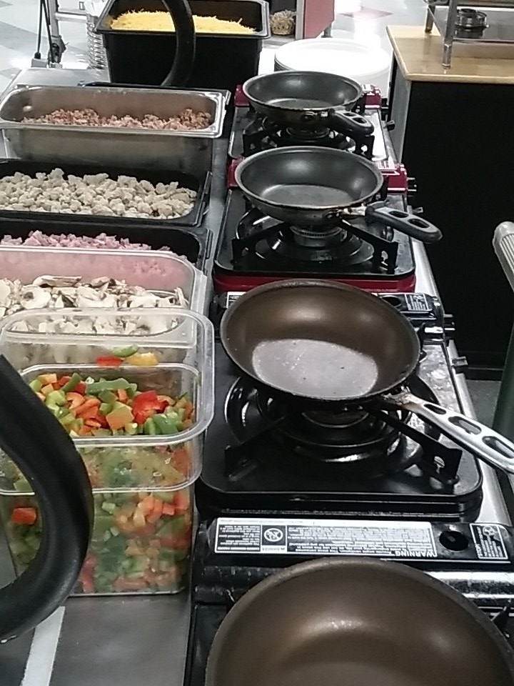 taherlunch's tweet photo. Guess what we are doing. #OMELET #BAR #breakfastbrilliance #GOODMORNING #BSM #breakfastconversations2016 #eggs 🍳🍳🍞🍳🍳 https://t.co/DtAJxdzTrE
