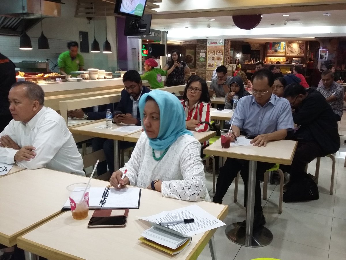 Mlam ini Dirjen PHI JSK <a href="/haiyani_r/">Haiyani Rumondang</a> menghdiri diskusi tentang UU Tapera. Acra ini diselenggarakan oleh <a href="/pasfm/">Pasfm Radio Bisnis</a>