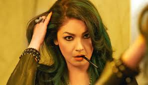 FilmyFlu's tweet photo. #BTownUpdate @poojabhatt1972 to make her acting comeback aftr 18 years in a film written by her father @MaheshNBhatt https://t.co/YgIaGrJECa