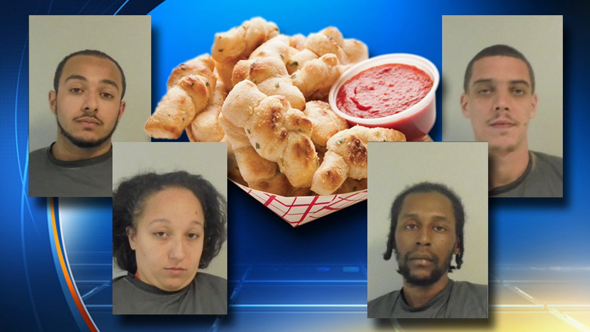 Brawl breaks out at Florida pizzeria after order of garlic knots arrived with cheese on top bit.ly/1Qtw6ej?utm_me… https://t.co/KCL9ujJW9g
