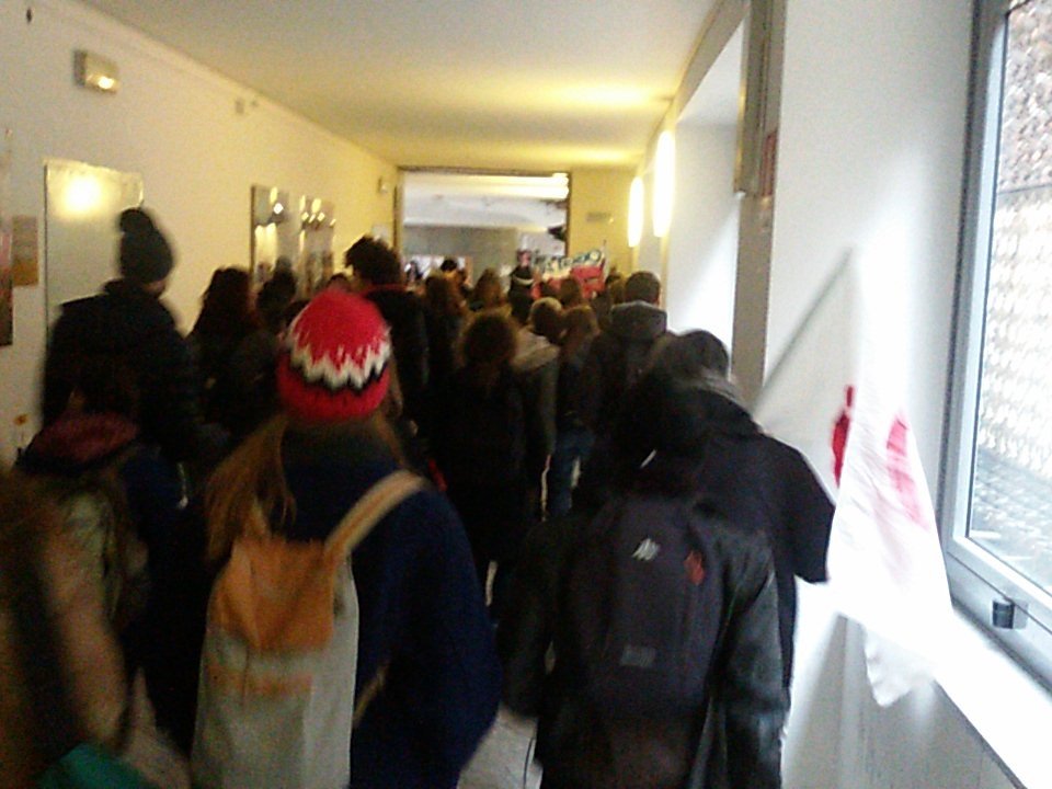 Cantiere's tweet photo. Giro @LaStatale x dire NO ai fascisti nelle università luoghi d cultura contro fascismo e razzismo #antifa https://t.co/hry2lVmglv