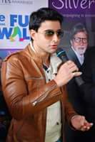 Ruaaalhady's tweet photo. one day you will be as great as the Man who's standing right behind U!
YES @gautam_rode  I Mean  @SrBachchan :) https://t.co/nvldvHtZ0m