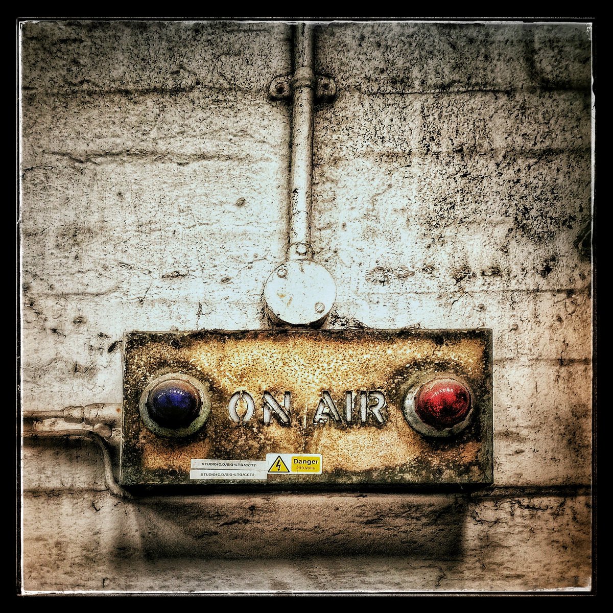 MattyBur's tweet image. On Air 2
©Matthew Burlem  #iPhonenography #BBCElstree #London #decay #Mobitog #signage #architecture #iPhone