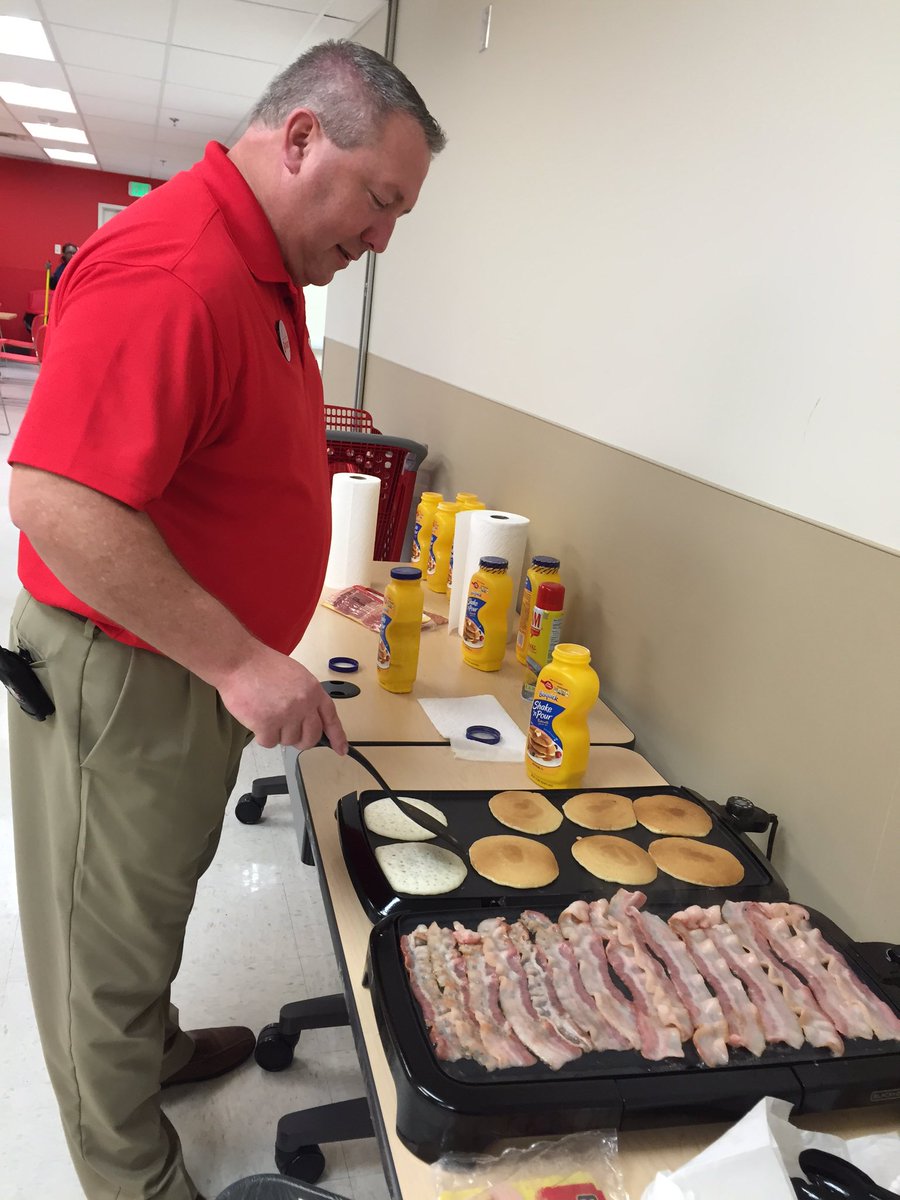 Teamwork makes the dream work @ 2132 for a Monday morning pancake breakfast! We appreciate our TMs! <a href="/Stevehennessyyc/">Steve Hennessy</a>
