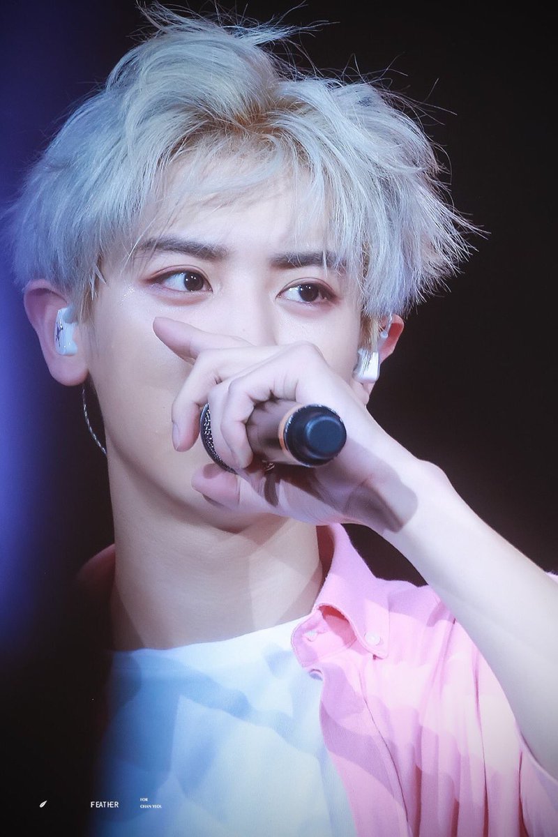 pcy__handbot's tweet photo. 💛💛💛💛 #4yearswithCHANYEOL #찬열아사랑해 https://t.co/pLD7A7Yjg3