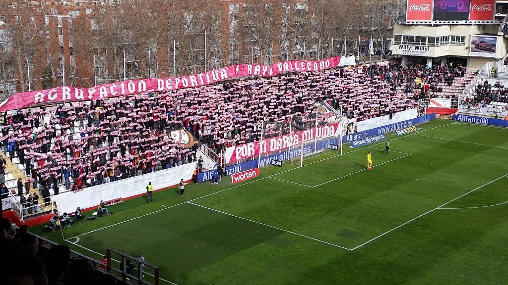 hools1969's tweet photo. Bukaneros | Rayo - Sevilla https://t.co/iZDPAVsyaO