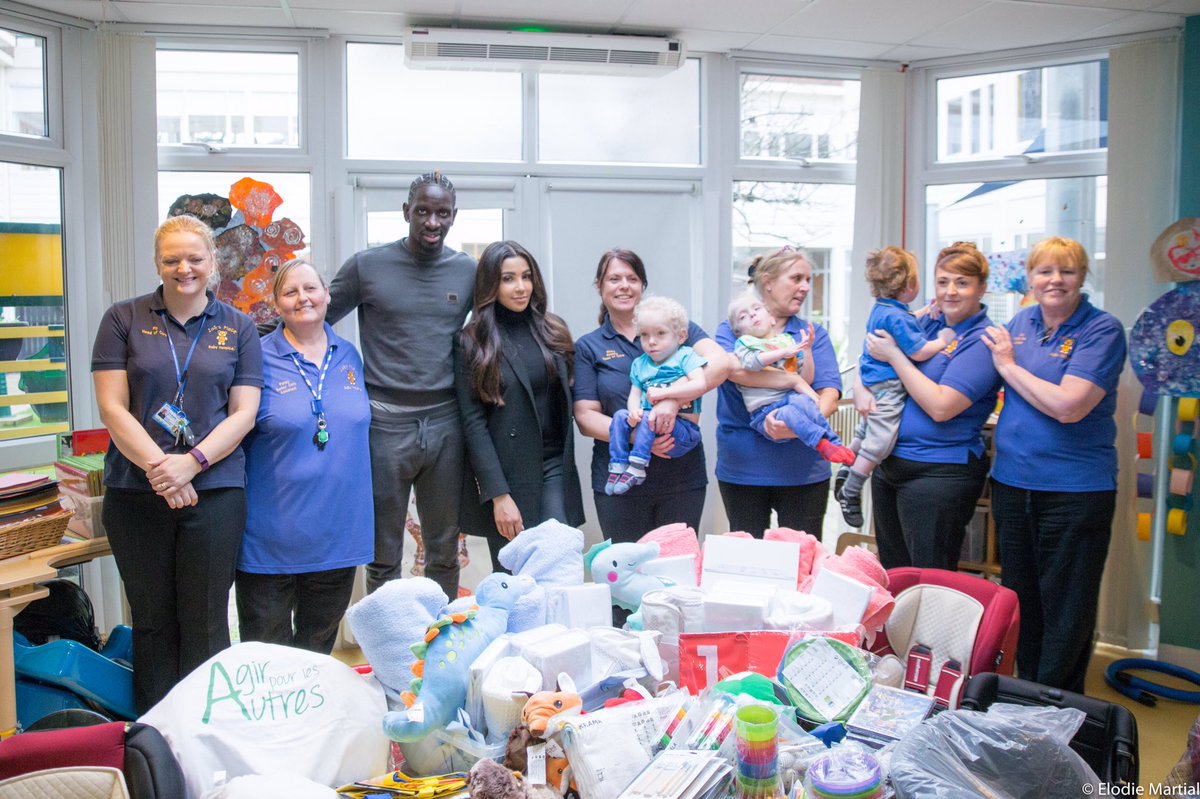 PeecheFr's tweet photo. .@mamadousakho3 était de visite à l'hôpital Zoë's Place Baby de #Liverpool https://t.co/esQiyiS3bz (cc @amsaknet ) https://t.co/ZstZ6BUlAc
