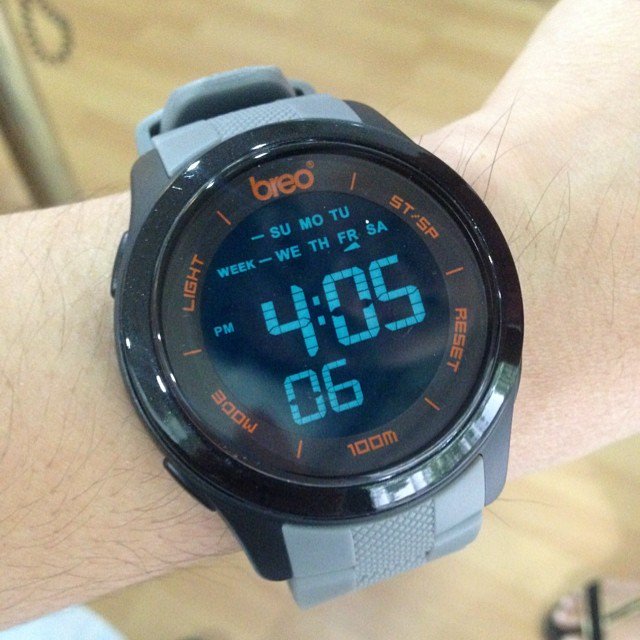 breo digital watch