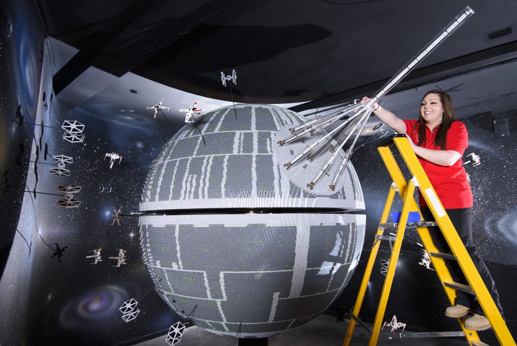 PlexusHub's tweet photo. ONE OF THE WORLD’S BIGGEST EVER LEGO® STAR WARS™ MODELS INSTALLED AT THE LEGOLAND®… https://t.co/Mu1msjsDUq https://t.co/mzK5cXETuW