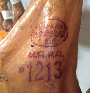 CRDOGuijuelo's tweet photo. Es importante saber leer el Sello MAPA del #JamonIberico. 

En @Jamon_Lovers te enseñan: https://t.co/DbAJD5xDmD https://t.co/Ne1JXFBUAR