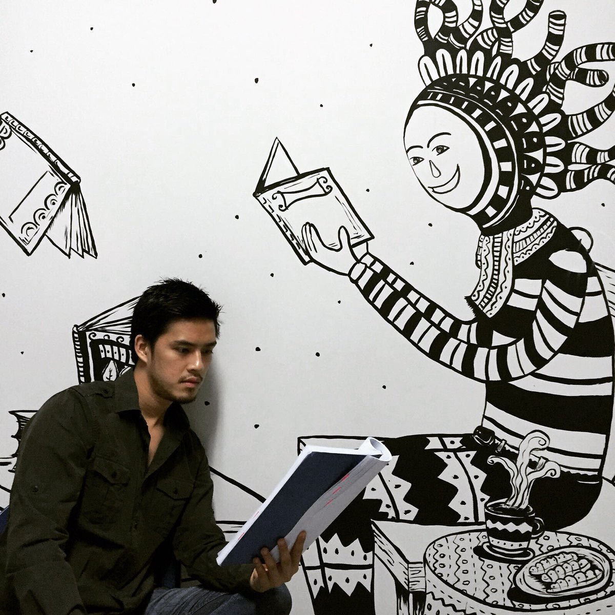 sastragozali's tweet photo. @morganoey di ktr 3Waters #reading #film#mooncake#sutr#garinnugroho @morganoey @garinfilm https://t.co/0TQlOyJr8t