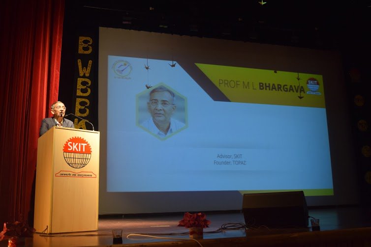 KritiJoshi8's tweet photo. SIR with his innovative ideas.. @topazskit #eweek2016 @WadhwaniF #ocean_of_oppurtunities @Entrepreneur https://t.co/U5lNrYFGtb