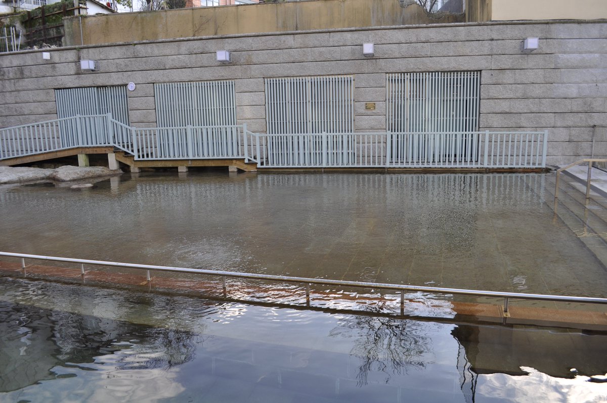 Buenos días. 
Arrancamos la semana con las pilas a tope.  Si alguien se viene abajo... un chapuzón!