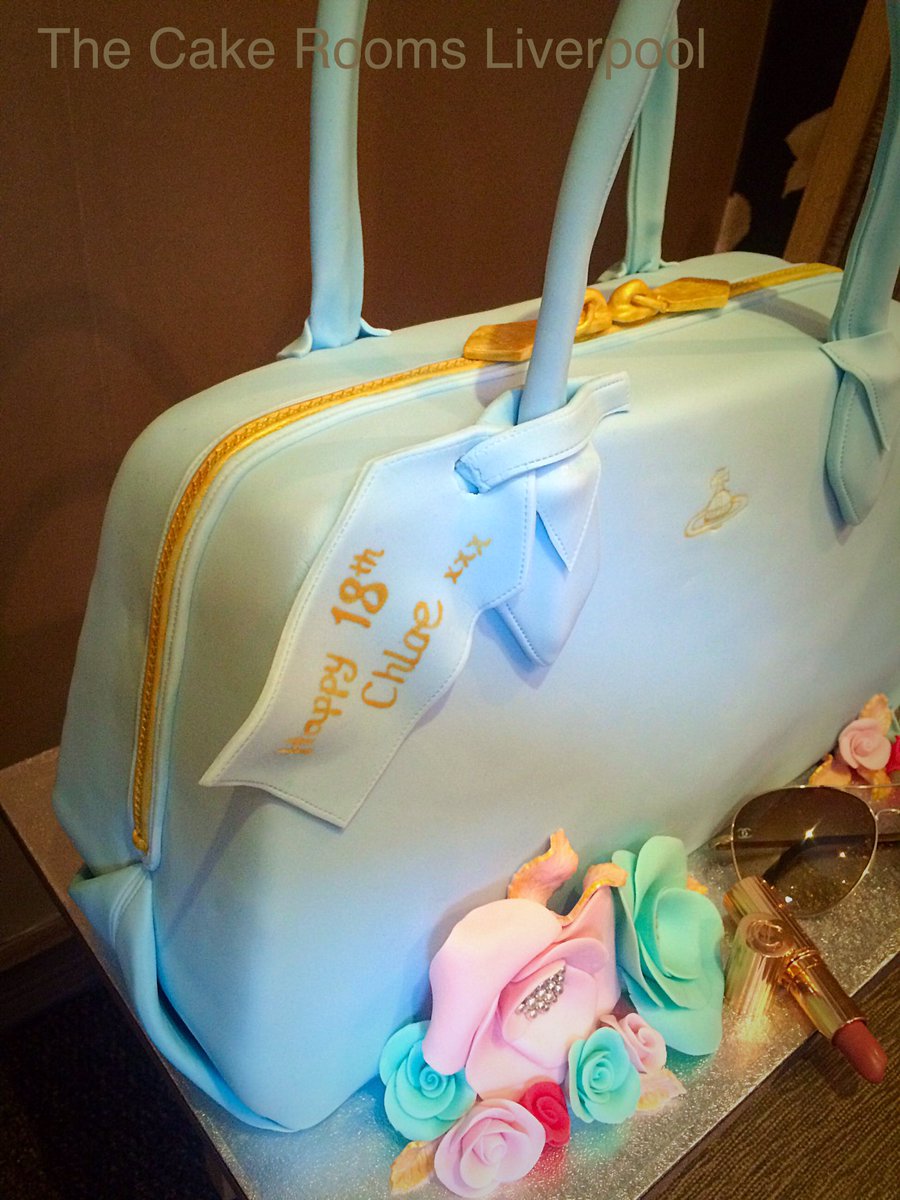TheCakeRooms's tweet photo. Gorgeous Designer Bag made from delicious cake! https://t.co/LfcskpkSs8