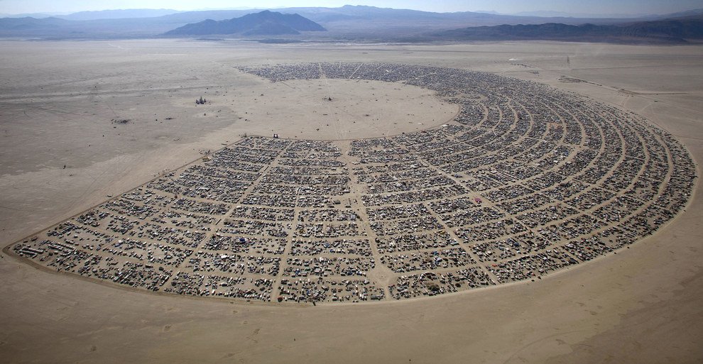 devosmeijering's tweet photo. Foxwolf's playground... #BlackRockCity #BurningMan #Nevada https://t.co/kneeFj577h