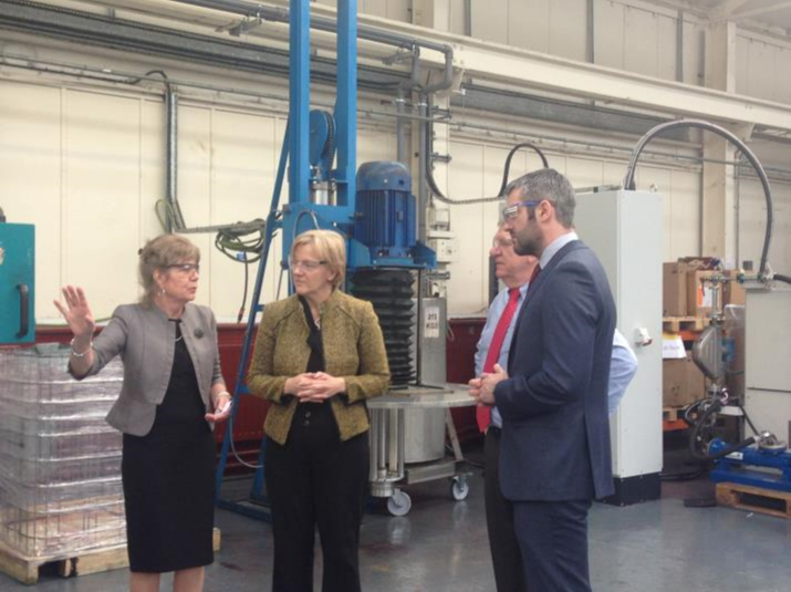 LindaMcAvanMEP's tweet photo. Remaining in the EU essential for local business @StrongerIn @SouthYorks4EU @DiamondDisps https://t.co/ovpp1SV4t7 https://t.co/DReLbEoVZc