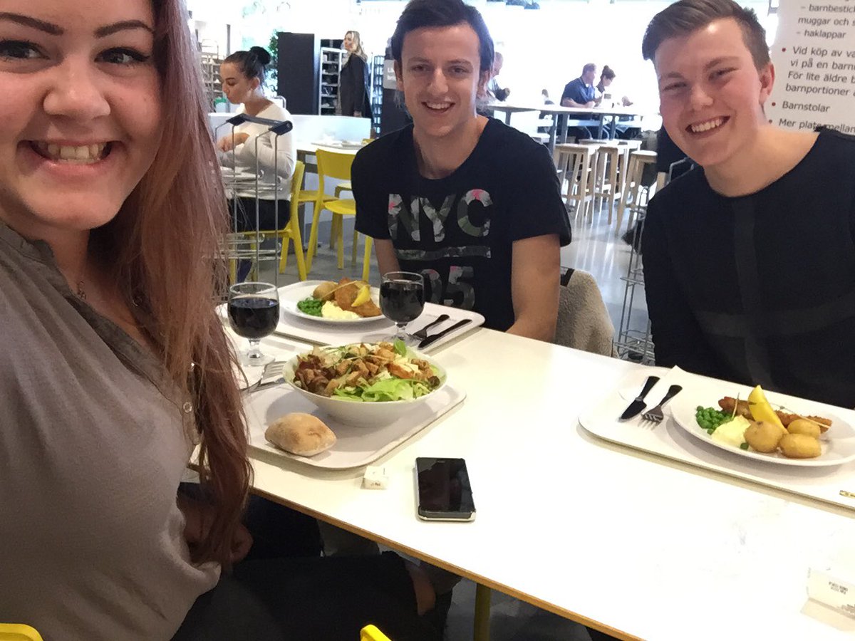 elevradknuthahn's tweet photo. Roadtrip till Ikea! Vi ska piffa till Elevrådsrummet! 😃#elevradetknuthahn #ikeafamily https://t.co/LkiavWg645