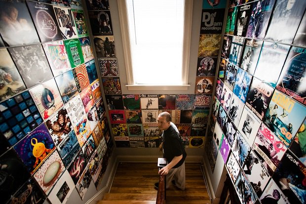 Obsessive Vinyl Collectors Celebrated in Portrait Series featureshoot.com/2016/02/obsess…