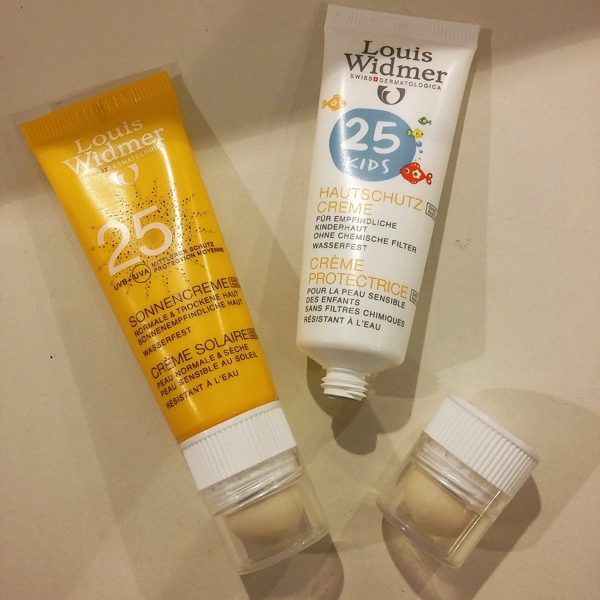 Goed beschermt op wintersport! Deze kleine verpakking bestaat uit een crème en lippenbalsem..